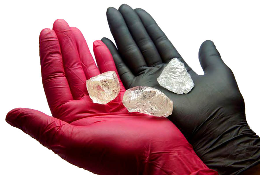 По данным Rapaport News, Антверпен является самым значительным российским рынком для продажи алмазов. В 2021 году около 36 процентов выручки крупнейшей российской горнодобывающей компании "Алроса" поступило из Бельгии. 
