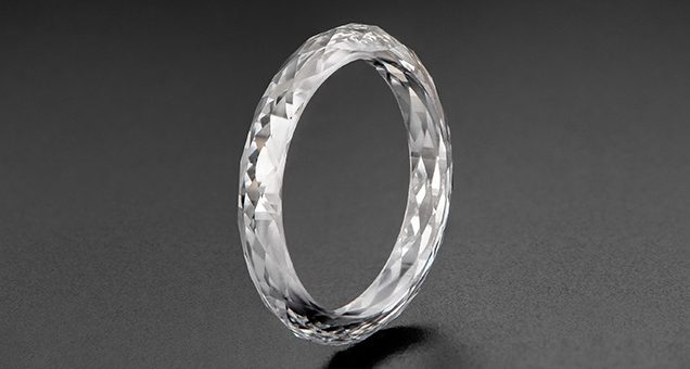Рисунок 1. Кольцо весом 4,04 карата, изготовленное из монокристалла CVD-алмаза. Фото Towfiq Ahmed.