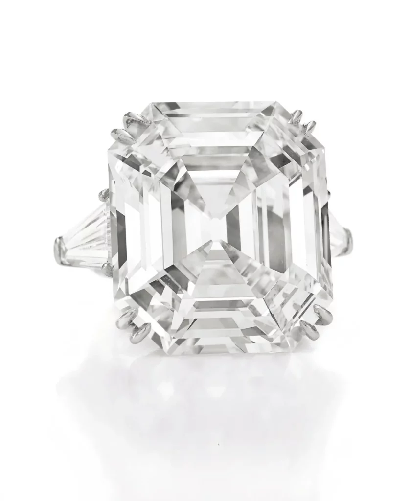 Бриллиантовое кольцо Элизабет Тейлор на раздаточном снимке Christie's, 2011 г. (DPA Picture Alliance Archive/Alamy)