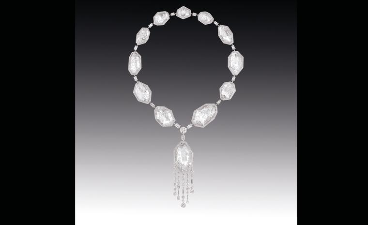 Коллекция Chanel Contrastes: Collier Pluie de Cristal. Колье из белого золота с бриллиантами.
